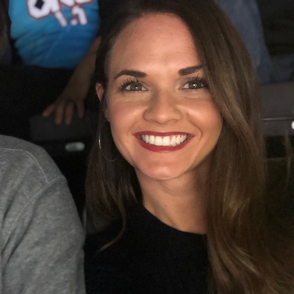 Meet your Posher, Laura - Picture 1 of 1